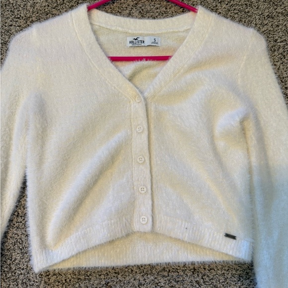 Hollister Women's V-Neck Cream Sweater - Picture 2 of 4